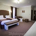 Park And Vella Hills Resort 4*