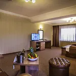 Park And Vella Hills Resort 4*