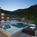 Park And Vella Hills Resort 4*