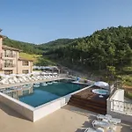 Park And Vella Hills 4*