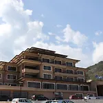 Park And Vella Hills Resort