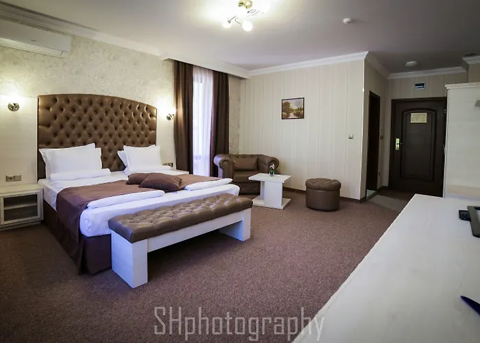 Park And Vella Hills Resort 4*