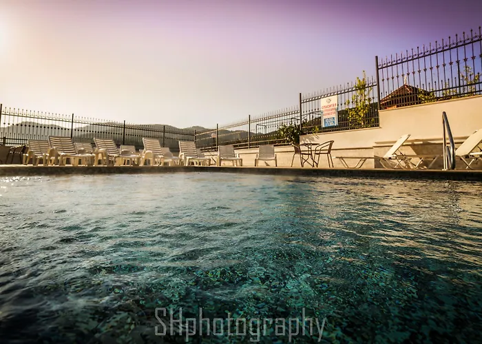 Park And Vella Hills 4*