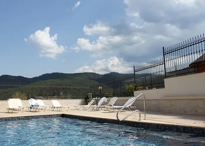 Park And Vella Hills Resort 4*