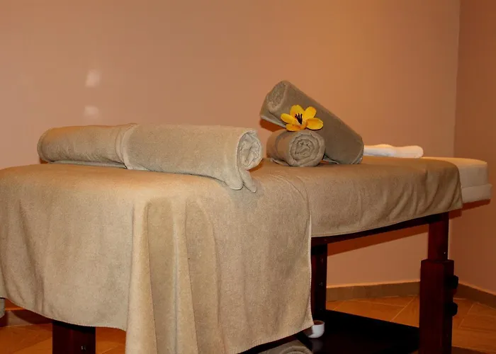 Park And Vella Hills Resort 4*